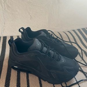 Womens all black Nike airmax gently used size 7
